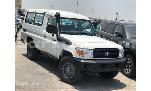 Acheter Import Voiture Toyota Land Cruiser Blanc à Import - Dubai, Barh el Gazel Acheter Import Voiture Toyota Land Cruiser Blanc à Import - Dubai, Barh el Gazel
