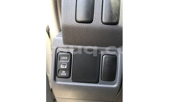 Acheter Import Voiture Toyota Land Cruiser Blanc à Import - Dubai, Barh el Gazel Acheter Import Voiture Toyota Land Cruiser Blanc à Import - Dubai, Barh el Gazel