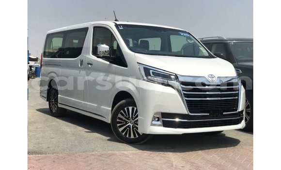 Buy Import Toyota Granvia White Car in Import - Dubai in Barh el Gazel