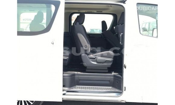 Acheter Import Voiture Toyota Granvia Blanc à Import - Dubai, Barh el Gazel Acheter Import Voiture Toyota Granvia Blanc à Import - Dubai, Barh el Gazel