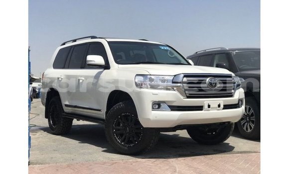 Buy Import Toyota Land Cruiser White Car in Import - Dubai in Barh el Gazel