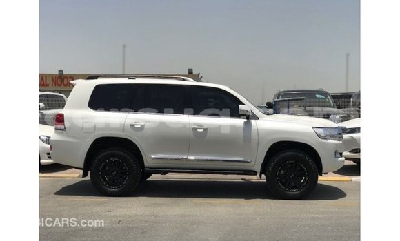 Acheter Import Voiture Toyota Land Cruiser Blanc à Import - Dubai, Barh el Gazel Acheter Import Voiture Toyota Land Cruiser Blanc à Import - Dubai, Barh el Gazel