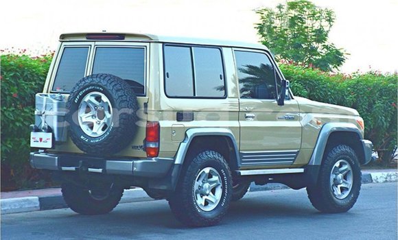 Acheter Import Voiture Toyota Land Cruiser Beige à Import - Dubai, Barh el Gazel Acheter Import Voiture Toyota Land Cruiser Beige à Import - Dubai, Barh el Gazel