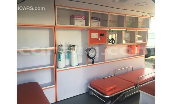 Acheter Import Voiture Toyota Hiace Blanc à Import - Dubai, Barh el Gazel Acheter Import Voiture Toyota Hiace Blanc à Import - Dubai, Barh el Gazel