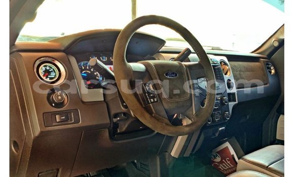 Acheter Import Voiture Ford Club Wagon Rouge à Import - Dubai, Barh el Gazel Acheter Import Voiture Ford Club Wagon Rouge à Import - Dubai, Barh el Gazel