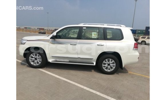 Acheter Import Voiture Toyota Land Cruiser Blanc à Import - Dubai, Barh el Gazel Acheter Import Voiture Toyota Land Cruiser Blanc à Import - Dubai, Barh el Gazel