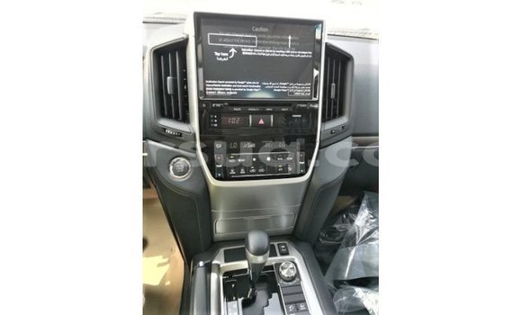 Acheter Import Voiture Toyota Land Cruiser Blanc à Import - Dubai, Barh el Gazel Acheter Import Voiture Toyota Land Cruiser Blanc à Import - Dubai, Barh el Gazel