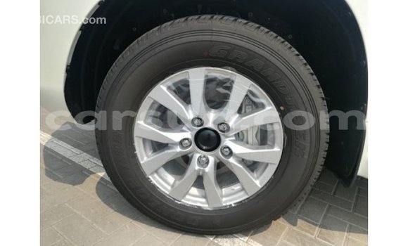 Acheter Import Voiture Toyota Land Cruiser Blanc à Import - Dubai, Barh el Gazel Acheter Import Voiture Toyota Land Cruiser Blanc à Import - Dubai, Barh el Gazel