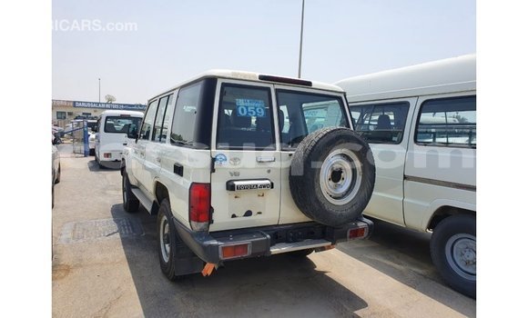 Acheter Import Voiture Toyota Land Cruiser Blanc à Import - Dubai, Barh el Gazel Acheter Import Voiture Toyota Land Cruiser Blanc à Import - Dubai, Barh el Gazel