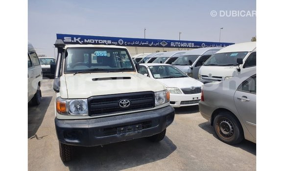 Acheter Import Voiture Toyota Land Cruiser Blanc à Import - Dubai, Barh el Gazel Acheter Import Voiture Toyota Land Cruiser Blanc à Import - Dubai, Barh el Gazel