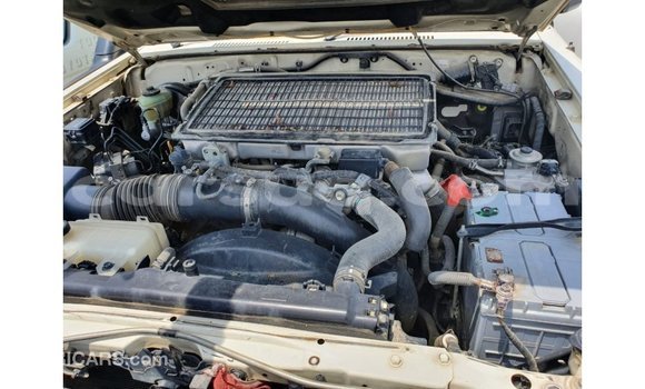 Acheter Import Voiture Toyota Land Cruiser Blanc à Import - Dubai, Barh el Gazel Acheter Import Voiture Toyota Land Cruiser Blanc à Import - Dubai, Barh el Gazel