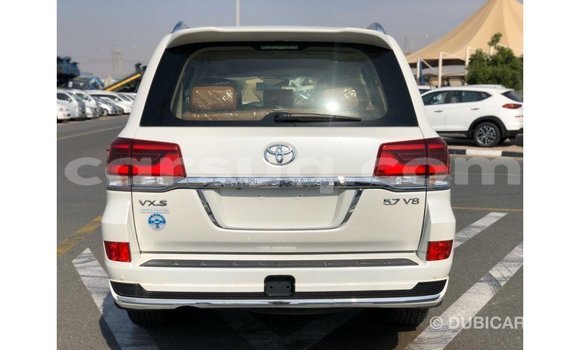 Acheter Import Voiture Toyota Land Cruiser Blanc à Import - Dubai, Barh el Gazel Acheter Import Voiture Toyota Land Cruiser Blanc à Import - Dubai, Barh el Gazel