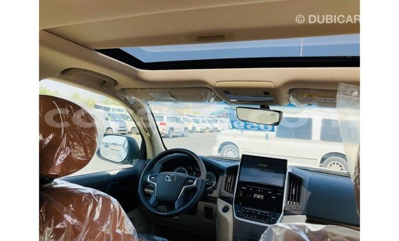 Acheter Import Voiture Toyota Land Cruiser Blanc à Import - Dubai, Barh el Gazel Acheter Import Voiture Toyota Land Cruiser Blanc à Import - Dubai, Barh el Gazel