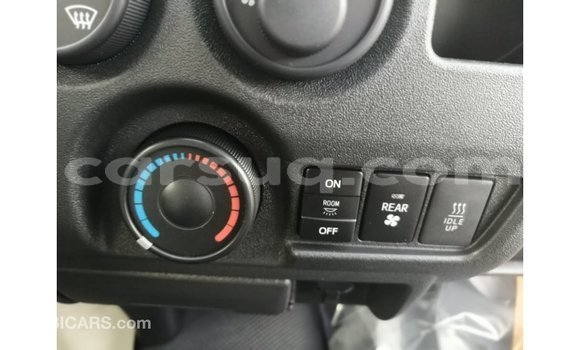 Acheter Import Voiture Toyota Hiace Blanc à Import - Dubai, Barh el Gazel Acheter Import Voiture Toyota Hiace Blanc à Import - Dubai, Barh el Gazel