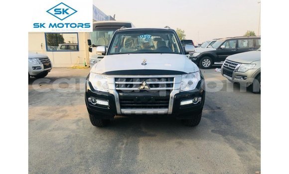 Acheter Import Voiture Mitsubishi Pajero Noir à Import - Dubai, Barh el Gazel Acheter Import Voiture Mitsubishi Pajero Noir à Import - Dubai, Barh el Gazel