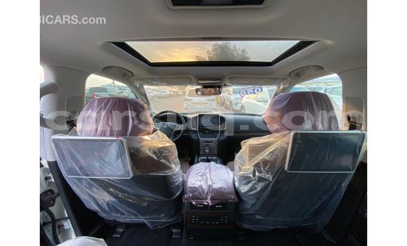 Acheter Import Voiture Toyota Land Cruiser Blanc à Import - Dubai, Barh el Gazel Acheter Import Voiture Toyota Land Cruiser Blanc à Import - Dubai, Barh el Gazel