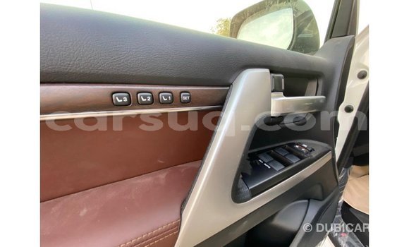 Acheter Import Voiture Toyota Land Cruiser Blanc à Import - Dubai, Barh el Gazel Acheter Import Voiture Toyota Land Cruiser Blanc à Import - Dubai, Barh el Gazel