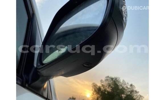 Acheter Import Voiture Toyota Land Cruiser Blanc à Import - Dubai, Barh el Gazel Acheter Import Voiture Toyota Land Cruiser Blanc à Import - Dubai, Barh el Gazel