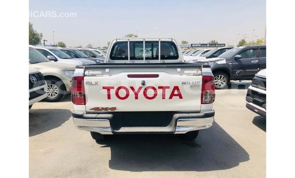 Acheter Import Voiture Toyota Hilux Blanc à Import - Dubai, Barh el Gazel Acheter Import Voiture Toyota Hilux Blanc à Import - Dubai, Barh el Gazel
