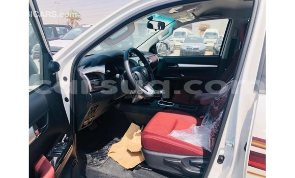 Acheter Import Voiture Toyota Hilux Blanc à Import - Dubai, Barh el Gazel Acheter Import Voiture Toyota Hilux Blanc à Import - Dubai, Barh el Gazel