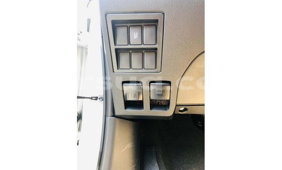 Acheter Import Voiture Toyota Hilux Blanc à Import - Dubai, Barh el Gazel Acheter Import Voiture Toyota Hilux Blanc à Import - Dubai, Barh el Gazel