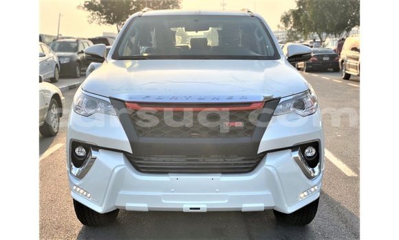 Acheter Import Voiture Toyota Fortuner Blanc à Import - Dubai, Barh el Gazel Acheter Import Voiture Toyota Fortuner Blanc à Import - Dubai, Barh el Gazel