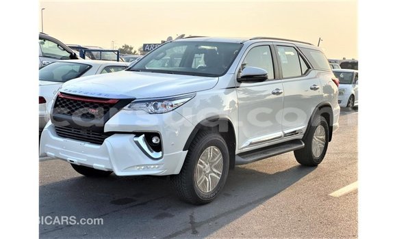 Acheter Import Voiture Toyota Fortuner Blanc à Import - Dubai, Barh el Gazel Acheter Import Voiture Toyota Fortuner Blanc à Import - Dubai, Barh el Gazel