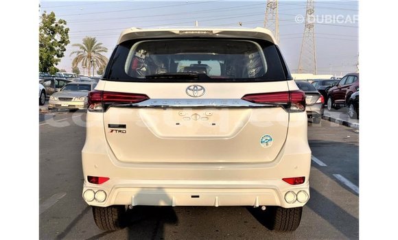 Acheter Import Voiture Toyota Fortuner Blanc à Import - Dubai, Barh el Gazel Acheter Import Voiture Toyota Fortuner Blanc à Import - Dubai, Barh el Gazel