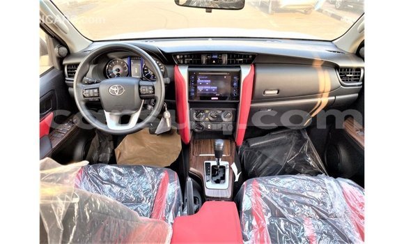 Acheter Import Voiture Toyota Fortuner Blanc à Import - Dubai, Barh el Gazel Acheter Import Voiture Toyota Fortuner Blanc à Import - Dubai, Barh el Gazel