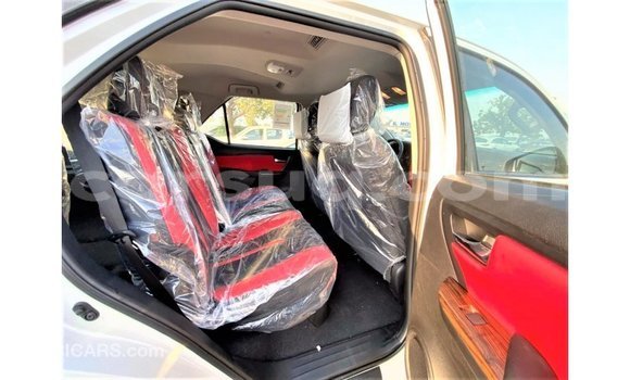 Acheter Import Voiture Toyota Fortuner Blanc à Import - Dubai, Barh el Gazel Acheter Import Voiture Toyota Fortuner Blanc à Import - Dubai, Barh el Gazel