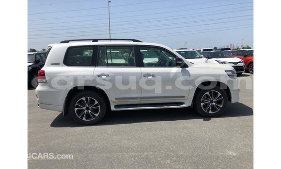 Acheter Import Voiture Toyota Land Cruiser Blanc à Import - Dubai, Barh el Gazel Acheter Import Voiture Toyota Land Cruiser Blanc à Import - Dubai, Barh el Gazel