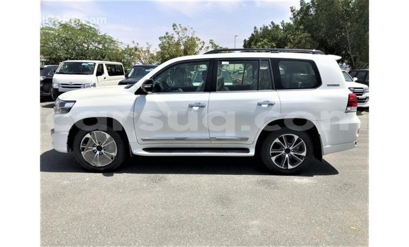 Acheter Import Voiture Toyota Land Cruiser Blanc à Import - Dubai, Barh el Gazel Acheter Import Voiture Toyota Land Cruiser Blanc à Import - Dubai, Barh el Gazel