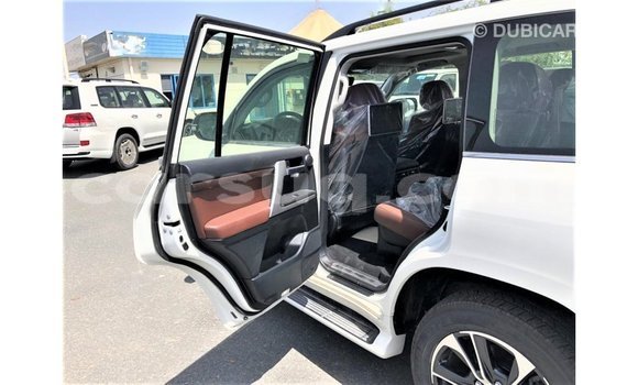 Acheter Import Voiture Toyota Land Cruiser Blanc à Import - Dubai, Barh el Gazel Acheter Import Voiture Toyota Land Cruiser Blanc à Import - Dubai, Barh el Gazel