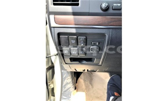 Acheter Import Voiture Toyota Land Cruiser Blanc à Import - Dubai, Barh el Gazel Acheter Import Voiture Toyota Land Cruiser Blanc à Import - Dubai, Barh el Gazel