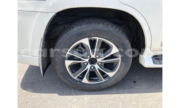 Acheter Import Voiture Toyota Land Cruiser Blanc à Import - Dubai, Barh el Gazel Acheter Import Voiture Toyota Land Cruiser Blanc à Import - Dubai, Barh el Gazel