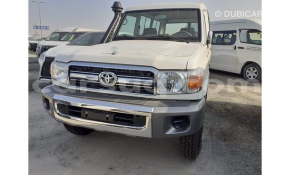 Acheter Import Voiture Toyota Land Cruiser Blanc à Import - Dubai, Barh el Gazel Acheter Import Voiture Toyota Land Cruiser Blanc à Import - Dubai, Barh el Gazel