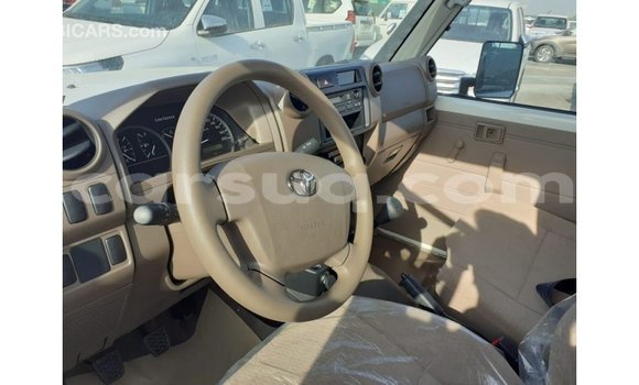 Acheter Import Voiture Toyota Land Cruiser Blanc à Import - Dubai, Barh el Gazel Acheter Import Voiture Toyota Land Cruiser Blanc à Import - Dubai, Barh el Gazel