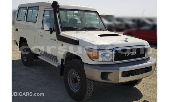 Acheter Import Voiture Toyota Land Cruiser Blanc à Import - Dubai, Barh el Gazel Acheter Import Voiture Toyota Land Cruiser Blanc à Import - Dubai, Barh el Gazel