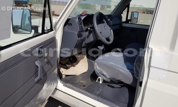 Acheter Import Voiture Toyota Land Cruiser Blanc à Import - Dubai, Barh el Gazel Acheter Import Voiture Toyota Land Cruiser Blanc à Import - Dubai, Barh el Gazel