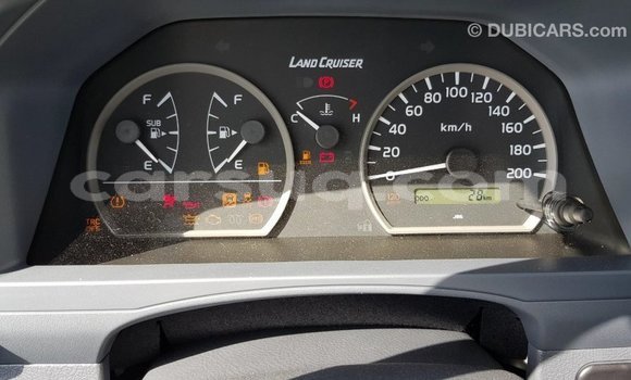 Acheter Import Voiture Toyota Land Cruiser Blanc à Import - Dubai, Barh el Gazel Acheter Import Voiture Toyota Land Cruiser Blanc à Import - Dubai, Barh el Gazel