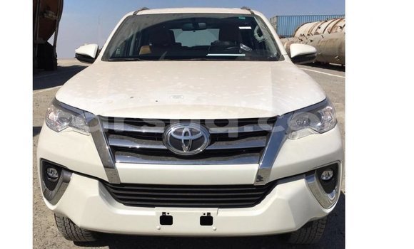 Acheter Import Voiture Toyota Fortuner Blanc à Import - Dubai, Barh el Gazel Acheter Import Voiture Toyota Fortuner Blanc à Import - Dubai, Barh el Gazel