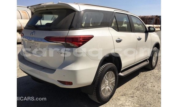 Acheter Import Voiture Toyota Fortuner Blanc à Import - Dubai, Barh el Gazel Acheter Import Voiture Toyota Fortuner Blanc à Import - Dubai, Barh el Gazel