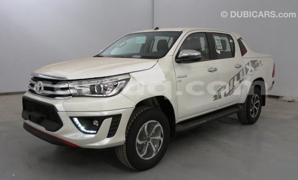 Acheter Import Voiture Toyota Hilux Blanc à Import - Dubai, Barh el Gazel Acheter Import Voiture Toyota Hilux Blanc à Import - Dubai, Barh el Gazel