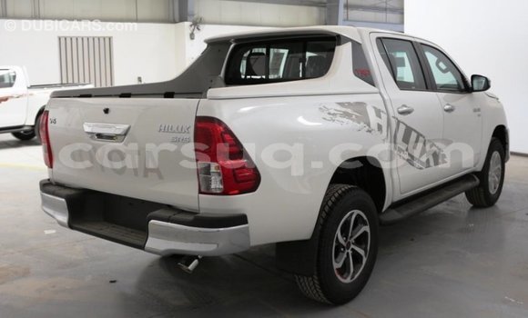 Acheter Import Voiture Toyota Hilux Blanc à Import - Dubai, Barh el Gazel Acheter Import Voiture Toyota Hilux Blanc à Import - Dubai, Barh el Gazel