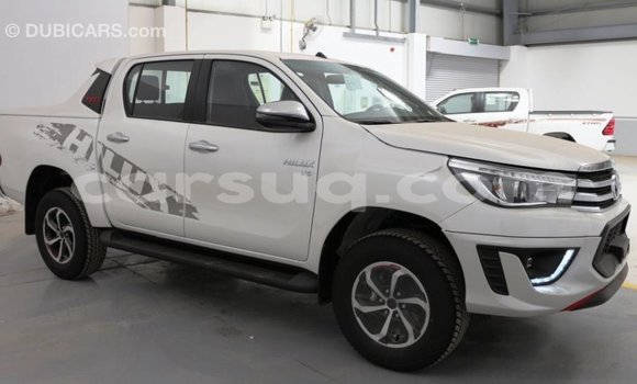 Acheter Import Voiture Toyota Hilux Blanc à Import - Dubai, Barh el Gazel Acheter Import Voiture Toyota Hilux Blanc à Import - Dubai, Barh el Gazel