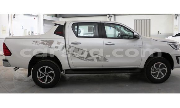 Acheter Import Voiture Toyota Hilux Blanc à Import - Dubai, Barh el Gazel Acheter Import Voiture Toyota Hilux Blanc à Import - Dubai, Barh el Gazel