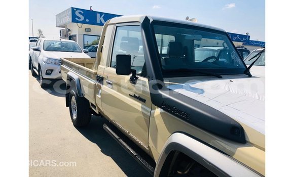 Buy Import Toyota Land Cruiser Beige Car in Import - Dubai in Barh el Gazel Buy Import Toyota Land Cruiser Beige Car in Import - Dubai in Barh el Gazel
