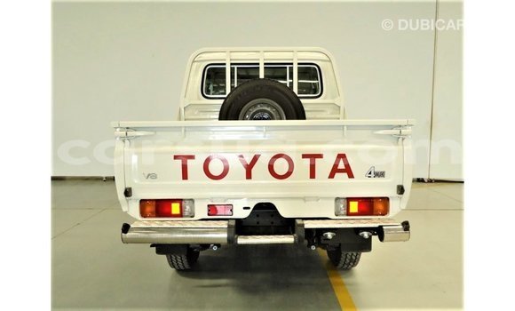 Acheter Import Voiture Toyota Land Cruiser Blanc à Import - Dubai, Barh el Gazel Acheter Import Voiture Toyota Land Cruiser Blanc à Import - Dubai, Barh el Gazel