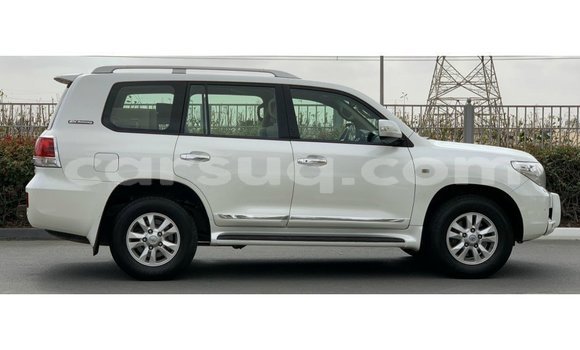Acheter Import Voiture Toyota Land Cruiser Blanc à Import - Dubai, Barh el Gazel Acheter Import Voiture Toyota Land Cruiser Blanc à Import - Dubai, Barh el Gazel