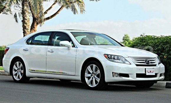 Acheter Import Voiture Lexus LS Blanc à Import - Dubai, Barh el Gazel